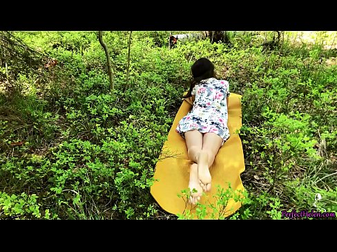 ❤️ ටින්ඩර් මත සිටින ආගන්තුකයෙක් මගේ පුකට ස්වයං වින්දනයේ යෙදෙන අතර වනාන්තරයේ දැඩි ආශාවකින් කෙලෙසයි Fucking video අප වෙත ❤